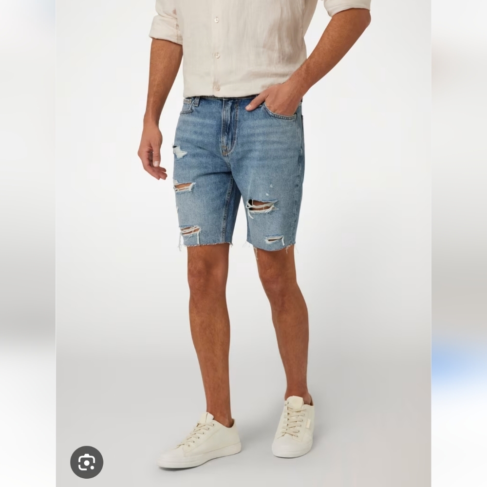 GUESS  Wyatt Destroyed Mens Shorts NWT Sz 32
